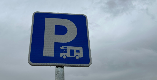 El aparcamiento disuasorio de la Peraleda acoge las primeras caravanas que llegarán a Toledo en esta Semana Santa 